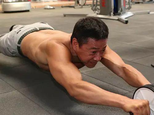 牛牛酱腹肌男吃瓜视频,揭秘娱乐圈幕后故事