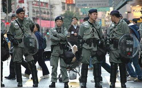 英国小警察吃瓜视频大全,趣味横生的警界日常